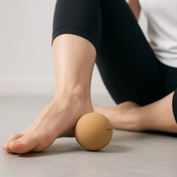 PIŁECZKA DO MASAŻU KORKOWA 6.5CM ENERO FIT