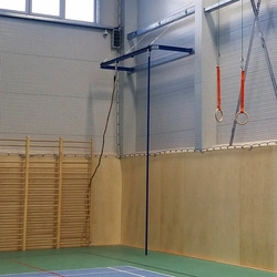 Konstrukcja stalowa naścienna typu "U" do mocowania drążków i lin do wspinania