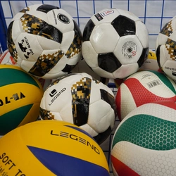 Wózek na piłki z profilu metalowego i kratownicy – Legend Sport